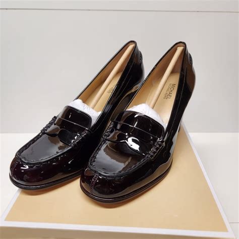 Michael Kors Glossy Bayville loafer patent Leather plum color